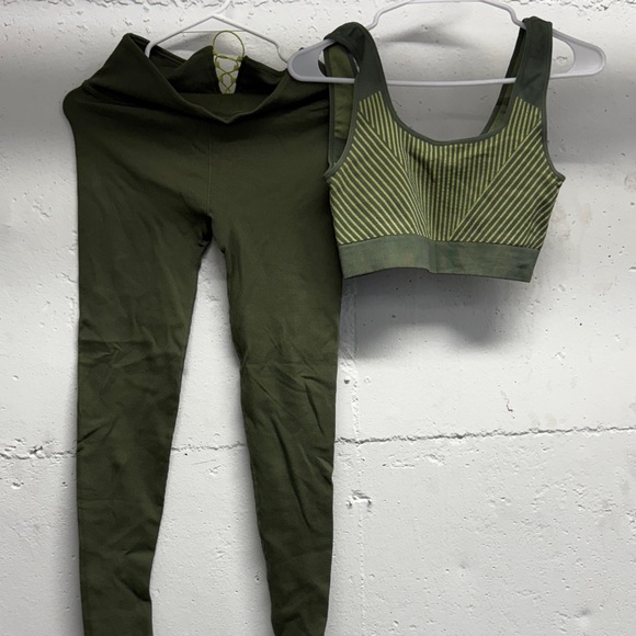 Fabletics Olive Green Leggings and Sports Bra Set - Picture 1 of 3
